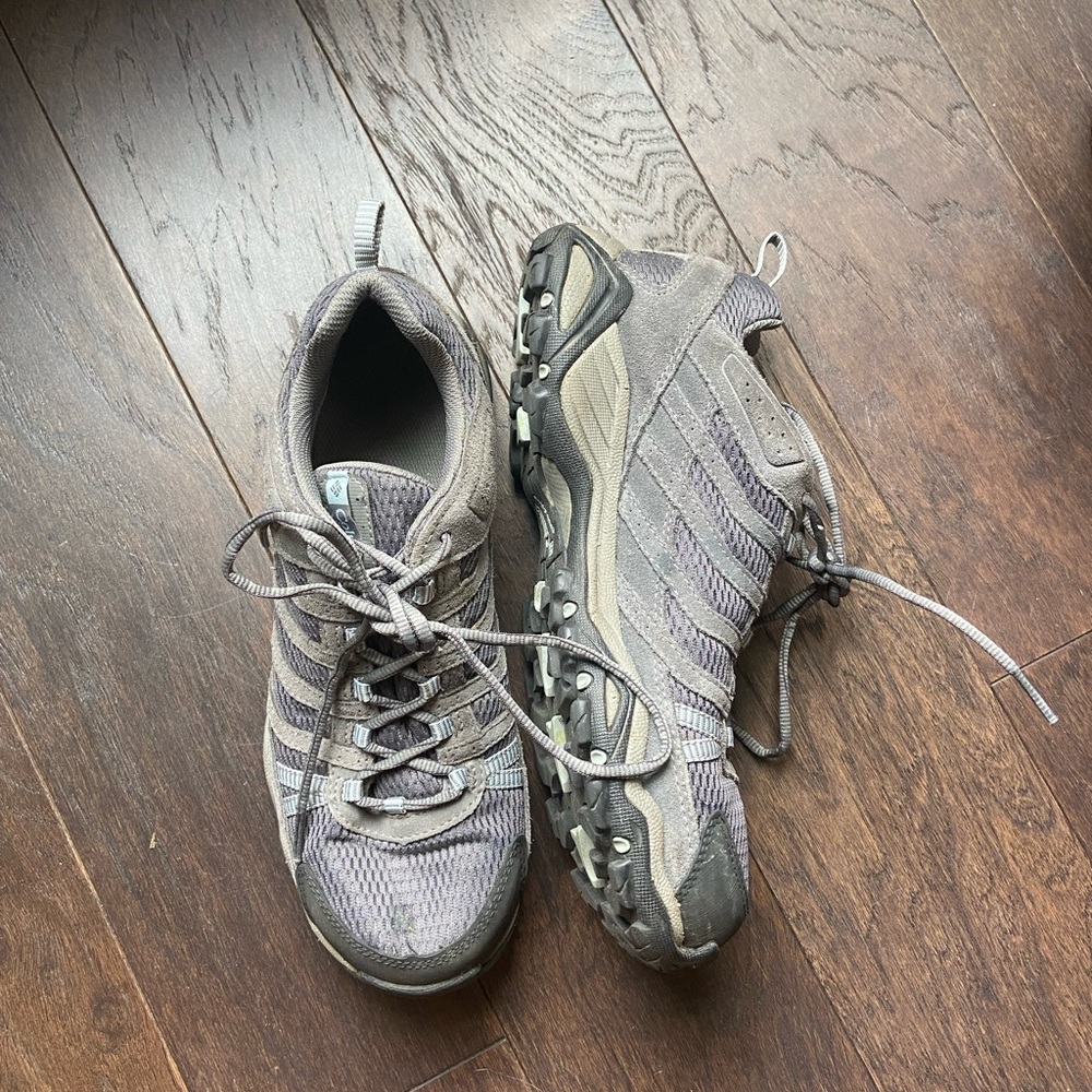 Columbia hiking shoes